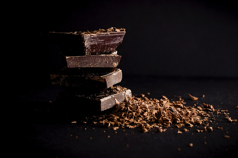 5 Cara Menarik Mengonsumsi Cokelat Hitam Agar Tidak Pahit
