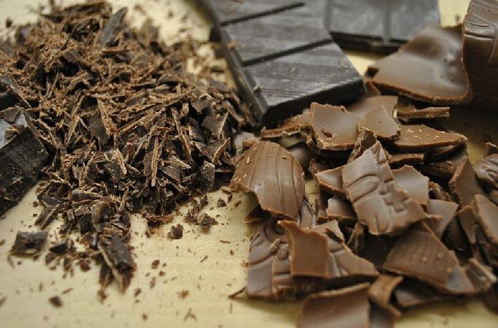 Wajib Tahu! Tips Mudah Memotong Cokelat Batangan